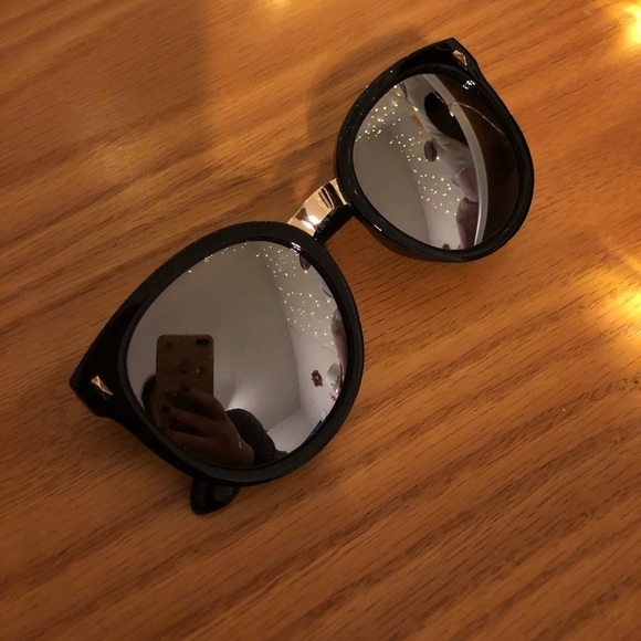 Reflective Oversize Sunglasses - Picture 2 of 3